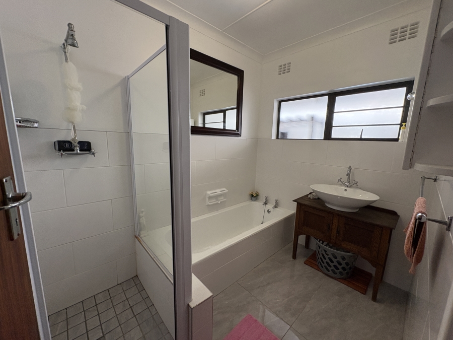 4 Bedroom Property for Sale in Nahoon Beach Eastern Cape